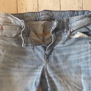 American Eagle Outfitters Men's Relaxed Fit Jeans in Light Blue